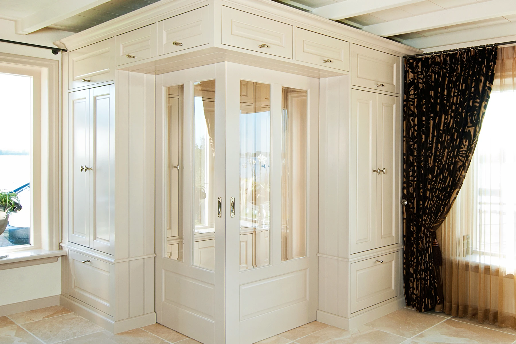 Ensuite kast en keuken Keukens en interieurs