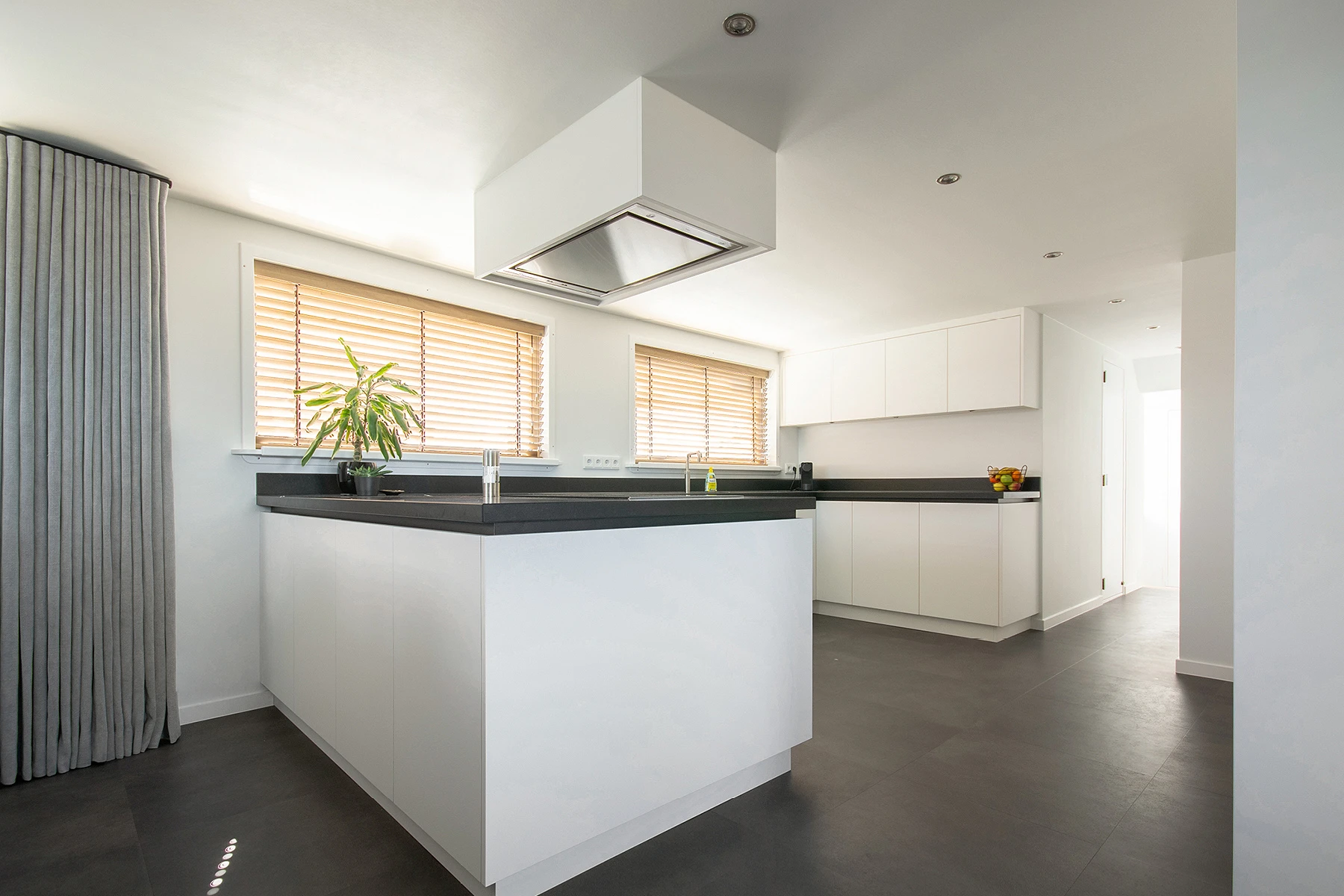 Strak wit scheepsinterieur Scheepsbetimmering