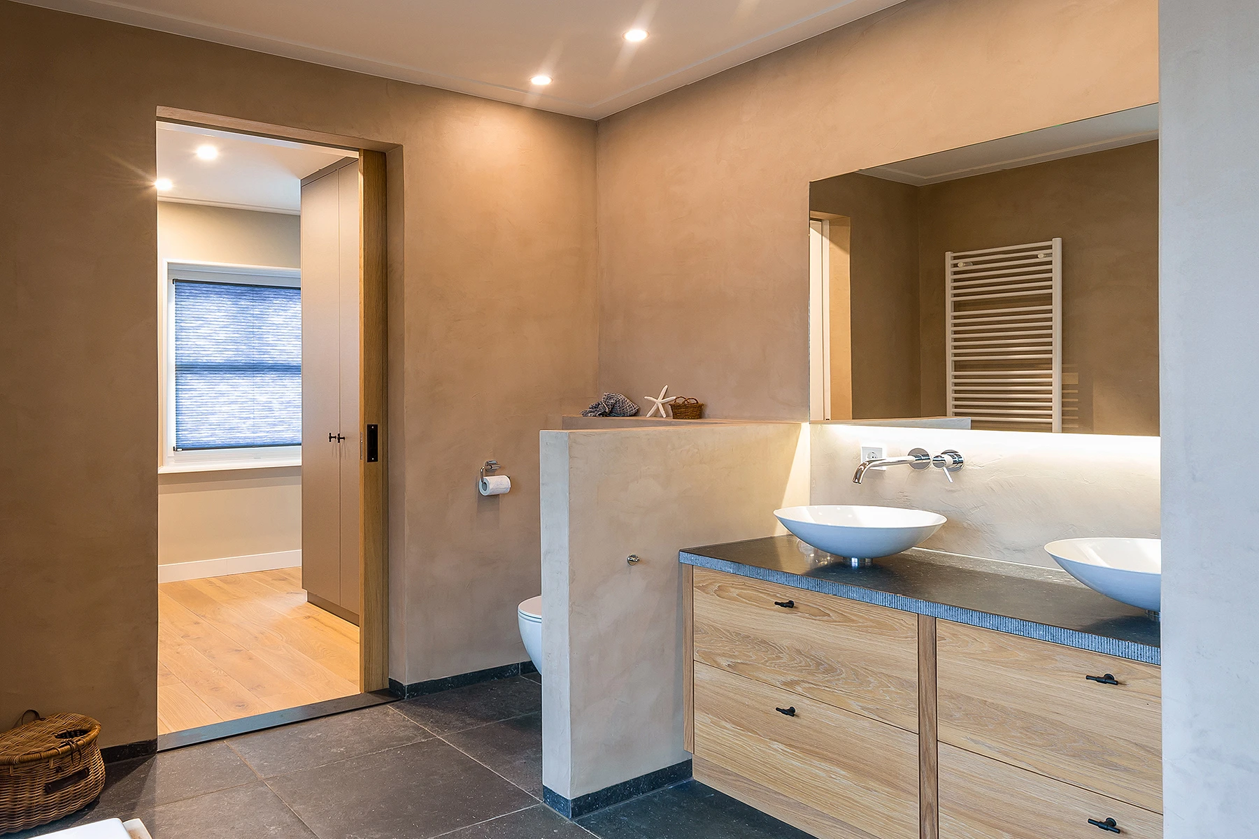 Badkamer- en halkasten Keukens en interieurs