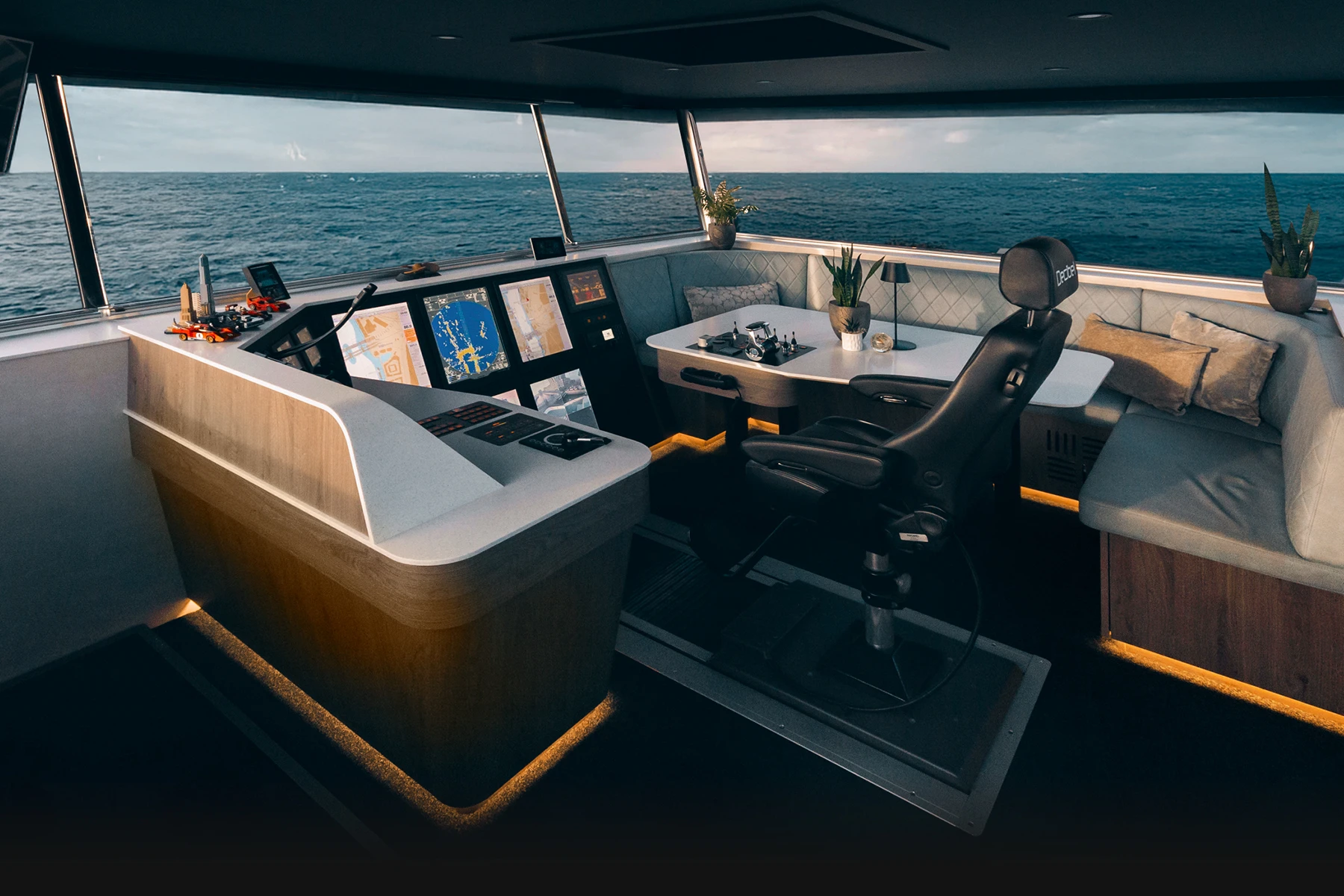 Maatwerk interieur in een stuurhut Scheepsbetimmering