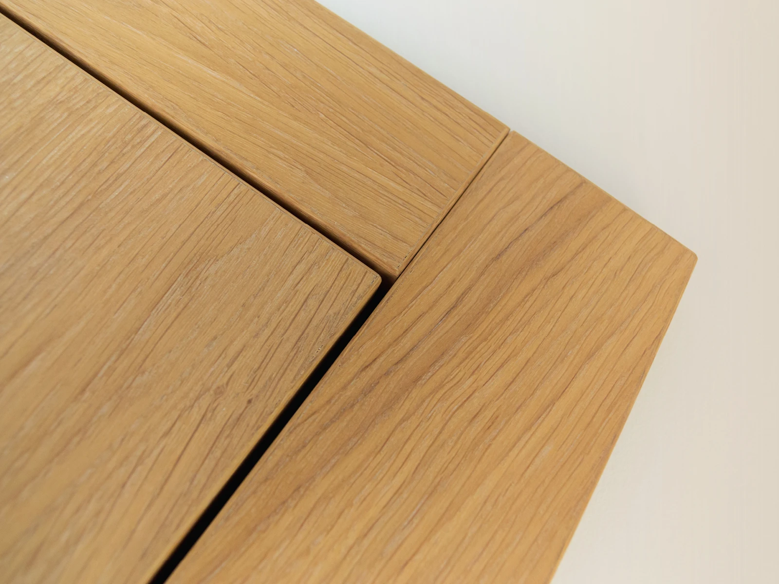 Bovenkant op maat gemaakte kast netjes afgewerkt