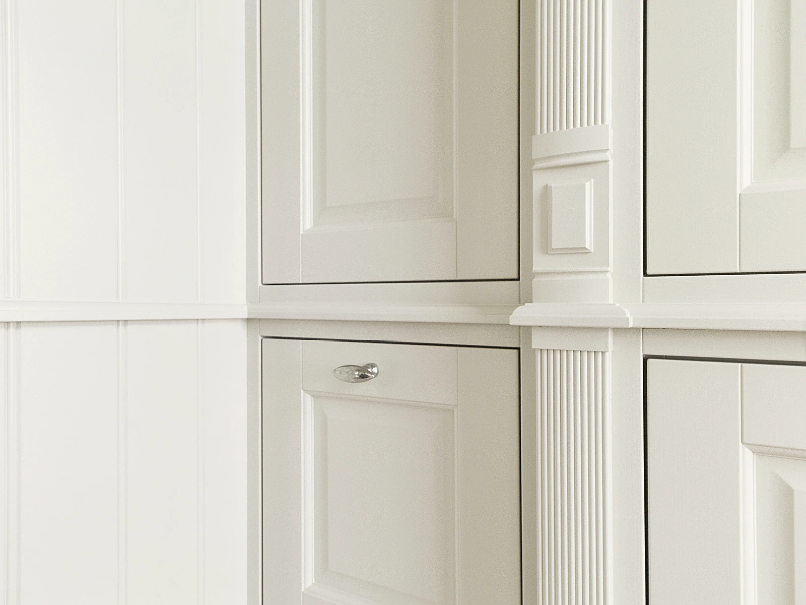 Close up Ensuite kast op maat gemaakt door MTH Interieurmakers