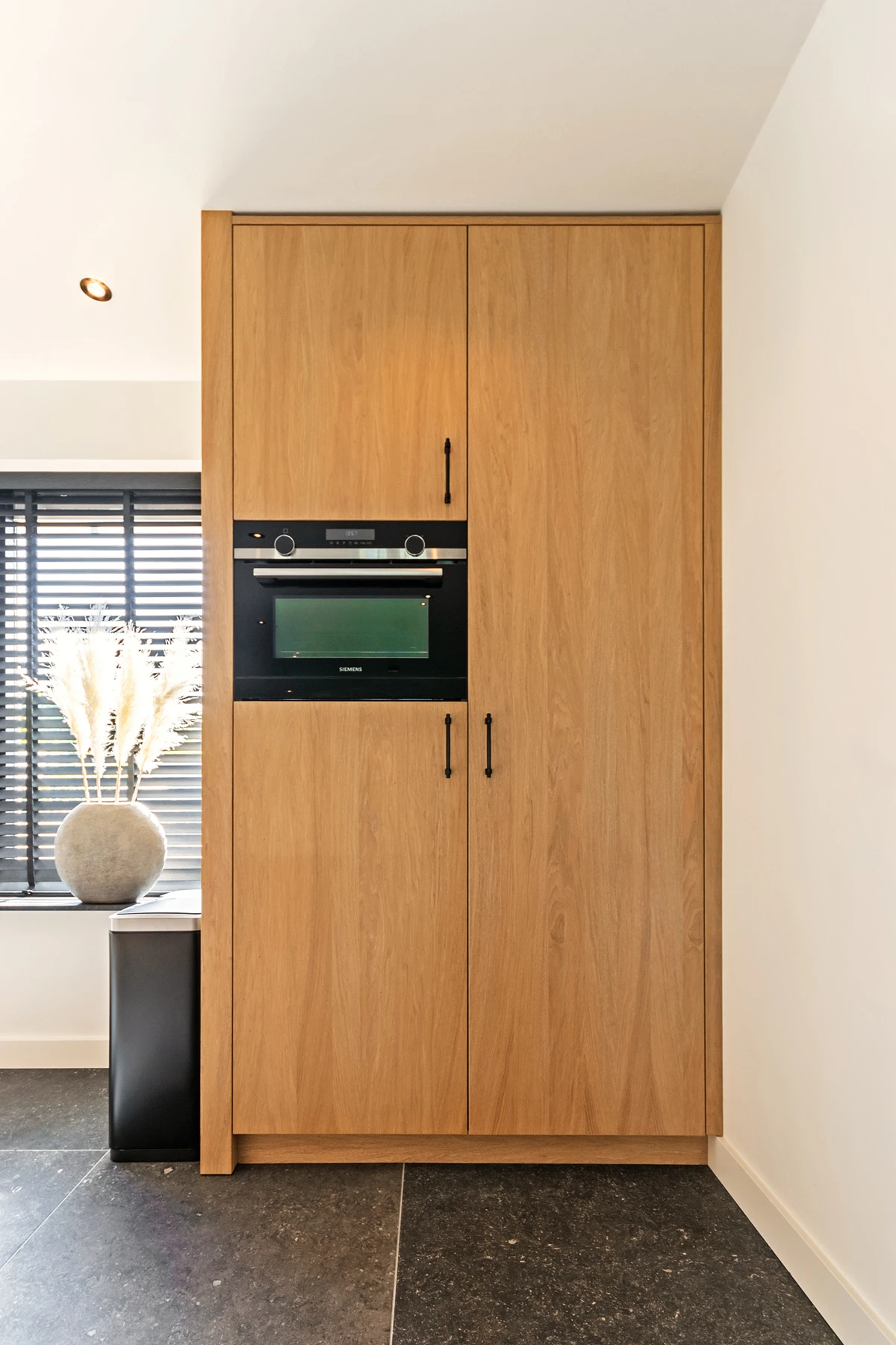 Kast met oven op maat gemaakt door MTH Interieurmakers