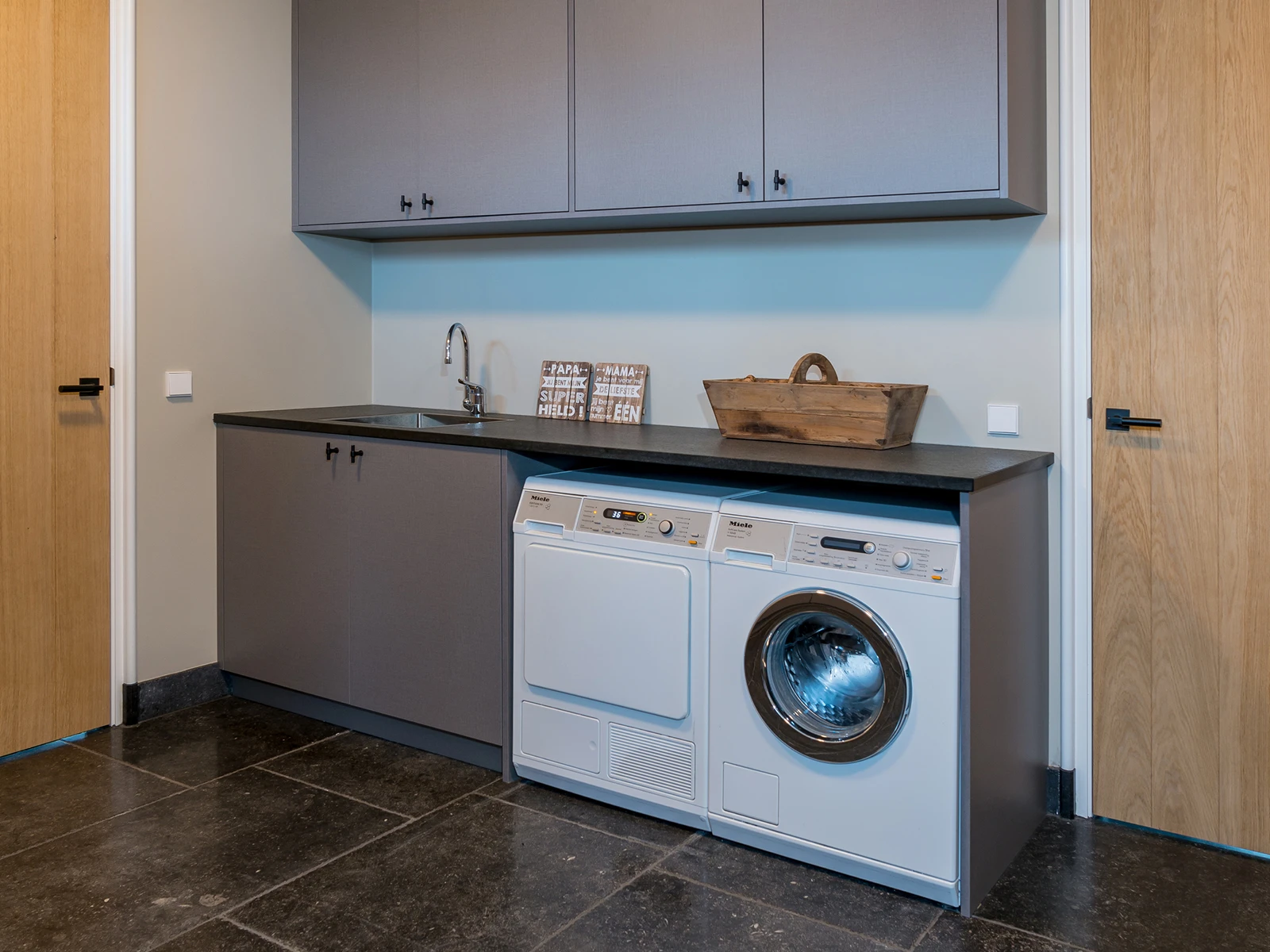 Kast met wasmachine op maat gemaakt in Hardinxveld