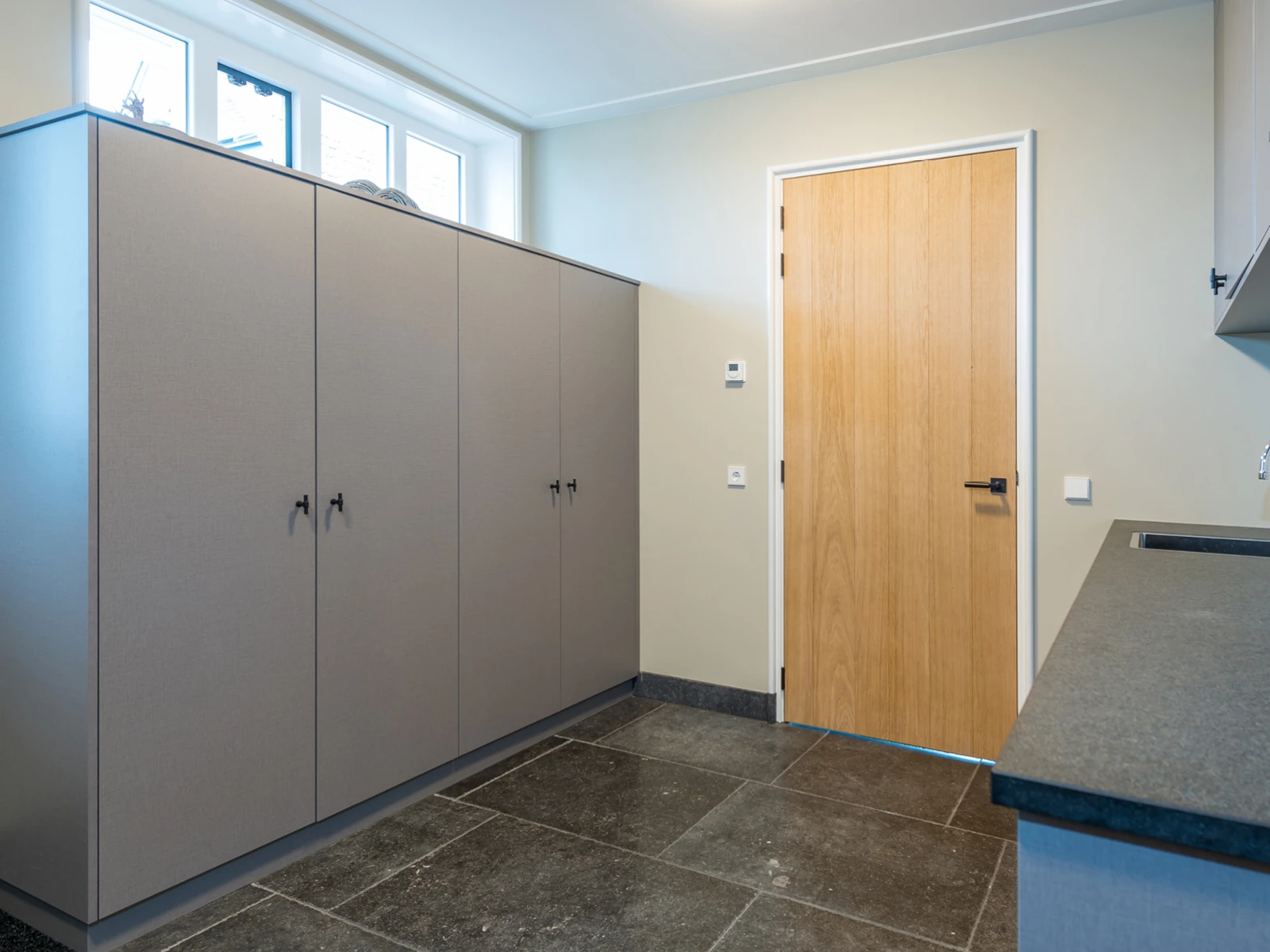 Maatwerk kasten in het washok door MTH Interieurmakers