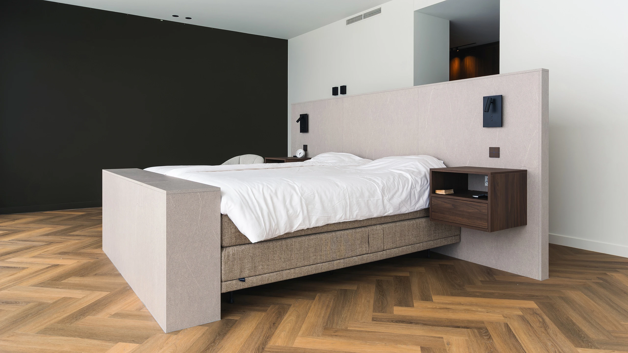 Slaapkamer kasten op maat gemaakt en bed op maat door MTH Interieurmakers